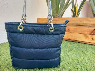 Bolsa básica chica azul Marino con cierre