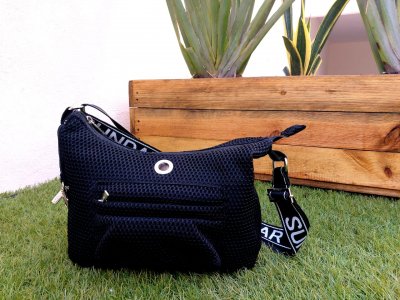 Bolsa Martina Negra con asa robbon negra con letras blancas