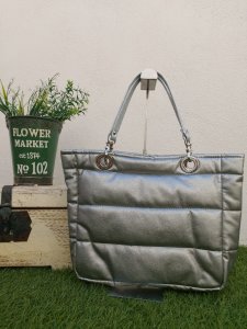 Bolsa básica metálica plata con cierre